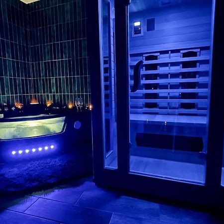 Love Room L' Orientale / Jacuzzi / Sauna Chateau-Landon Exteriör bild