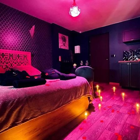 Love Room L' Orientale / Jacuzzi / Sauna Chateau-Landon Exteriör bild