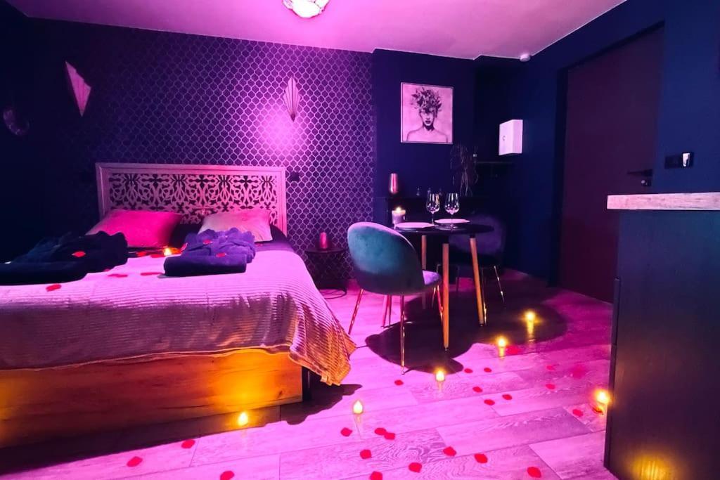 Love Room L' Orientale / Jacuzzi / Sauna Chateau-Landon Exteriör bild