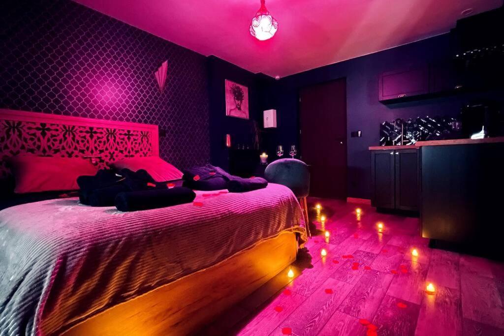 Love Room L' Orientale / Jacuzzi / Sauna Chateau-Landon Exteriör bild