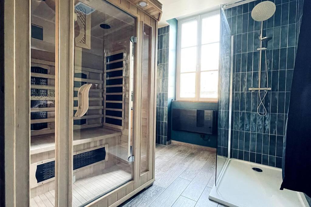 Love Room L' Orientale / Jacuzzi / Sauna Chateau-Landon Exteriör bild