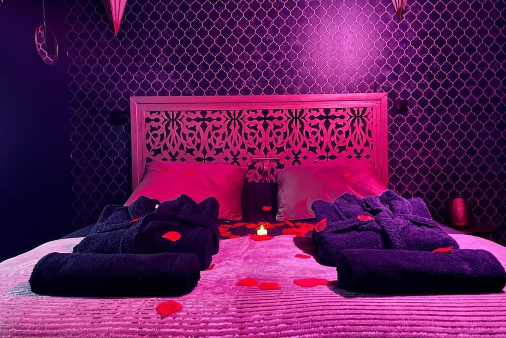 Love Room L' Orientale / Jacuzzi / Sauna Chateau-Landon Exteriör bild