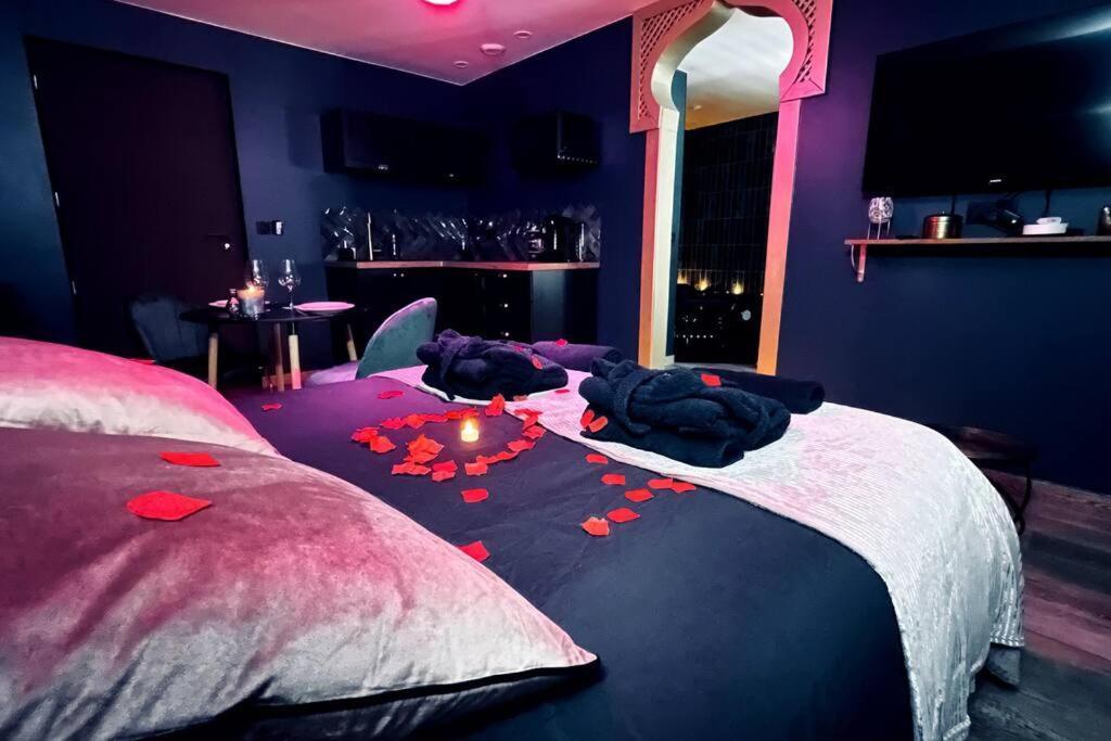 Love Room L' Orientale / Jacuzzi / Sauna Chateau-Landon Exteriör bild