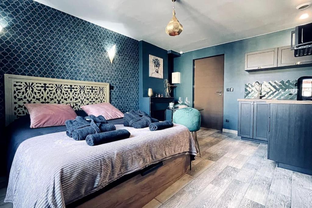 Love Room L' Orientale / Jacuzzi / Sauna Chateau-Landon Exteriör bild